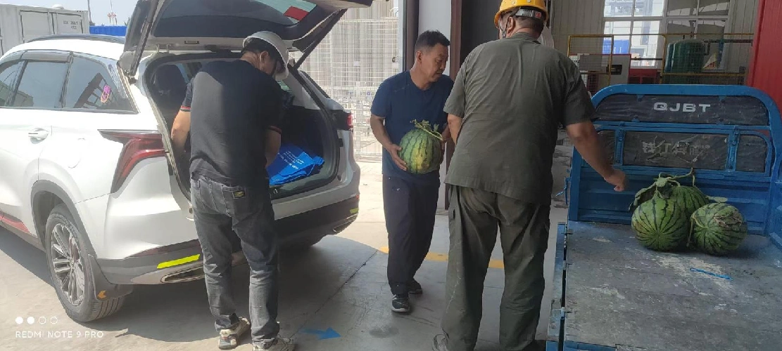 Ag seoladh fuarú i rith an tsamhraidh, ag aontú iarrachtaí chun teas an -mhór a chomhrac